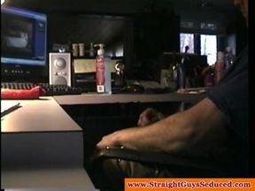 Amateur bloke wanking off watching porn