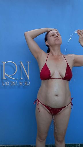 Regina Noir Summer is better with a refreshing shower on the terrace and a bright red swimsuit.