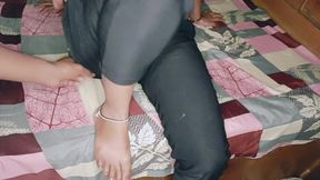 Desi Indian bhabhi blowjob and quick cumshot on pussy