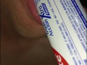 correte en mi boca, juego con tu semen, y me lo trago, primer plano, gay travieso, lengua, sloopy