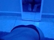 Una rica mamada frente al espejo
