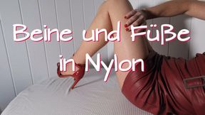 Legs and feet in nylon - Beine und Füße in Nylon