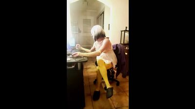 Diana gets naked, plugs herself in and jerks off