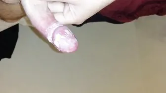 Uncut amateur guy shows off his cheesy cock after a week without washing