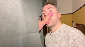 34 Ans. Venu Pour Step son 1er Glory Hole Il M’offre Une Grosse Dose De Sperme