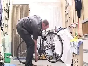 Belgian bicycle repairman vs Dutch slut