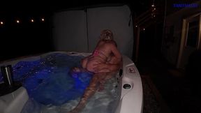 HOT TUB FUN Pussy Play Masturbation Blowjob