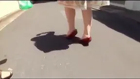 Sexy Japanese Pickup Artist Seduces Women on the Streets