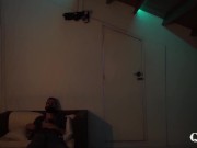 Electrizante escena de arte, seducción y modelaje con una increible latina pelirroja