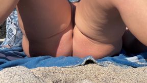 Caught Girl While She Fingering Her Pussy on the Beach