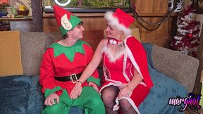 trio bisex la mere-noel entraine son lutin a baiser le pere-noel la mere ...