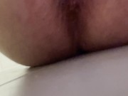 Mi apro il culo per la prima volta. Chi mi aiuta?
