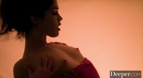 Deep night sex in the car with Evelyn Claire