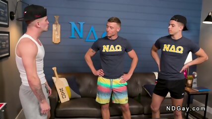 Frat gays recruit new member in anal threesome