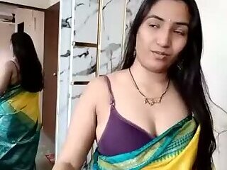 Perfect Desi Girl In Saree Show