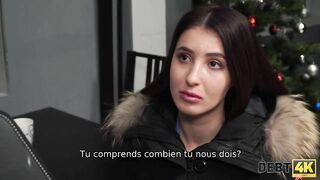 Debt4k. La Chatte Juteuse D'une Femme Sexy