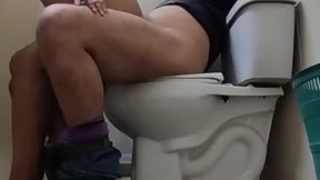 Maestra - en los sanitarios despu�s de festival escolar