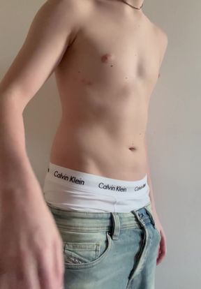 Hot amateur guy jerks off his big dick at home