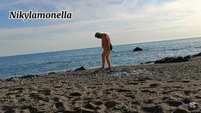 Amante scatenata tradisce marito con lifeguard in spiaggia, tutti a guardare - Nikylamonella
