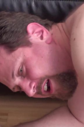 Lady Jessica rests her feet and spits on Joschi