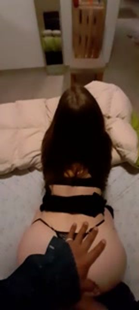 provando a mi novia un juguete nuevo - plug anal / Trying my girlfriend a new toy - anal plug 😈🔥🥵