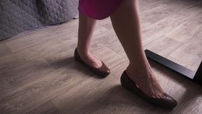 Sexy Legs Fetish in Slit Skirt