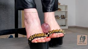 (446) Shoejob in Spiked Mules on Trampling Table (1080p, WMV)