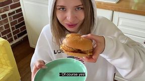 Hot babe sucks dick to get cum on her California burger.