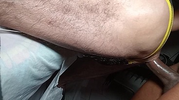 Bombeiro Dotadao passou em uma seção de massagem e nao aguentou ficou com sua rolona grande de pe e socou tudo no meu rabao
