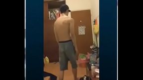 台灣街舞超級帥哥發情 裸體擺pose給你看