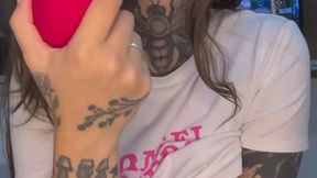 Amateur cum with clit sucker