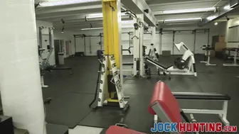 Muscular jock fucks gym newbie after deep blowjob