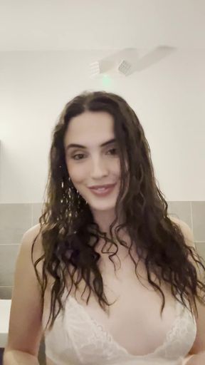 Amateur cute onlyfan shows off big boobs at home