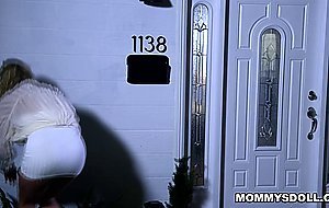 Stepdaughter fucking her stepmom thinking that she is her auntie