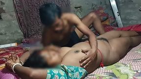 Indian Bhabhi gets a bare ass pumping