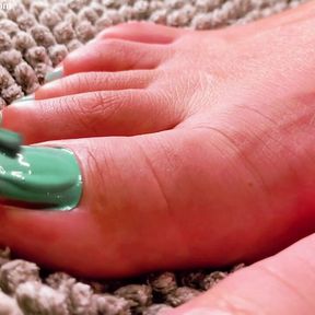 Fresh nails - Polished nails - Mint nails - Beauty Care - footfetishfashion