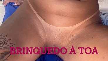 Tirando a virgindade do c Zinho da nossa amiga gostosa ela não deixou colocar tudo