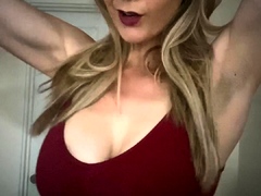 Big boob brunette masturbates on webcam