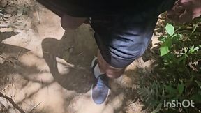 Esperando uma mamada no parque.