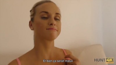 Joven Pareja Busca Dinero y Calienta la Acción