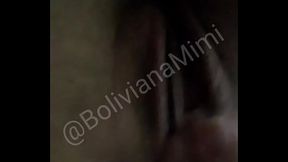 Mimi pelada no estacionamento fazendo squirt e se masturbando