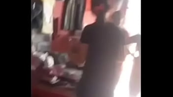 Probandome vestidos y masturb&aacute_ndome en probador de ropa usada