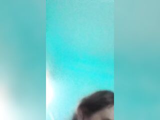 Esa tanga de hilo le queda perfecta ????