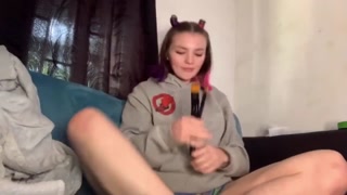 Sexy white girl masturbates with paint brushes! Object insertion!