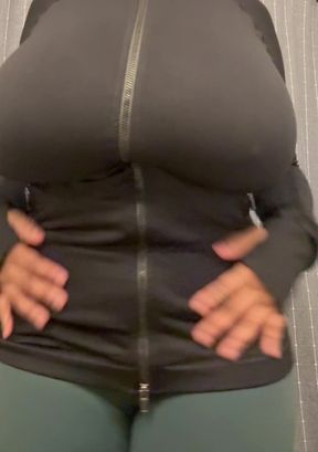 Curvy ebony babe shows off her huge natural tits in homemade video