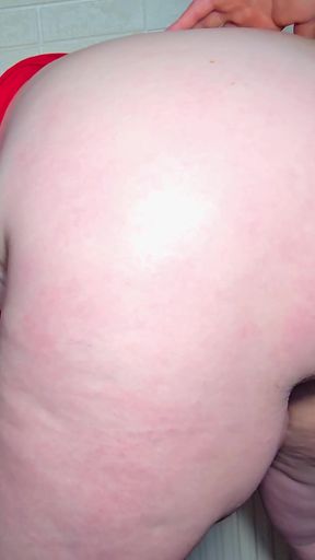 Spectacular moment from &quot;Stepmom It looked like an easy bite 30 cm dick. screams and cums&quot;