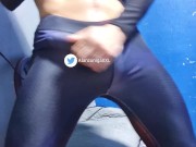 Mallas deportivas con mi enorme polla de 23 cm |AlanzunigaXXL