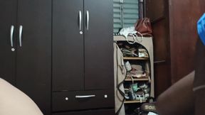 I sucked the naughty girl's pussy on the bed