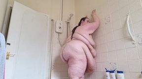 SSBBW GLORIOUS GODDESS SHOWER JIGGLES BELLY SQUASHING