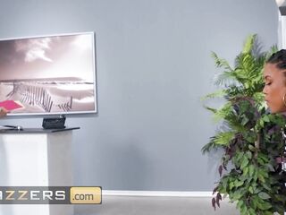 (Maserati XXX) Gets Stuck In The Elevator Custodian (Xander) Uses Oil His Jock To Unstuck Her - Brazzers
